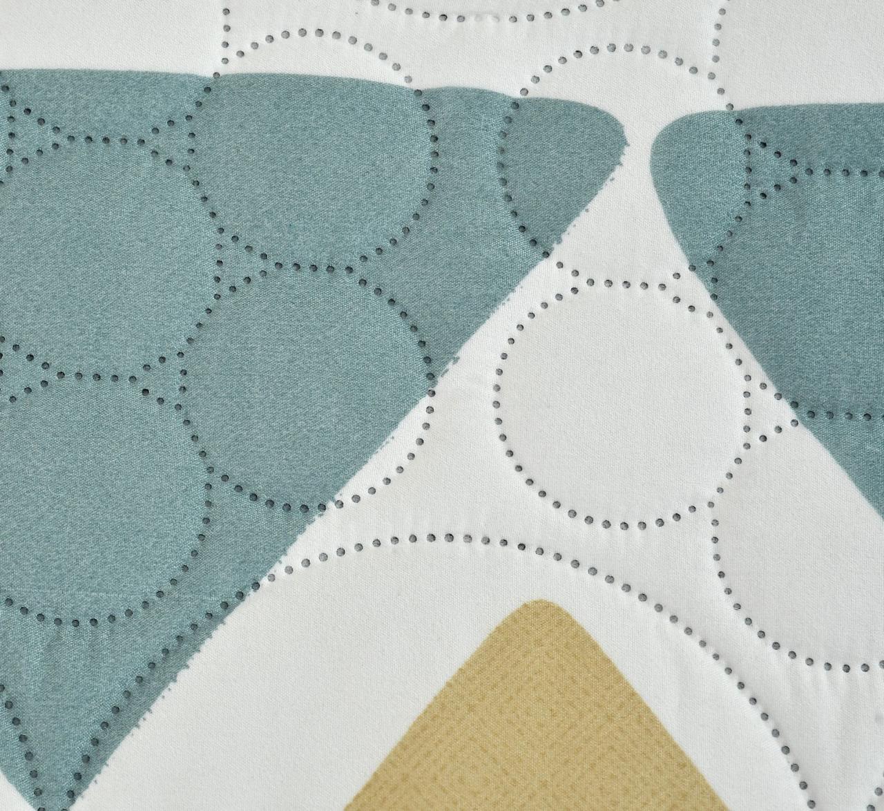 Triangle Theme Summer Touch Double Bed AC Comforter/Blanket Reversible by Fabicra